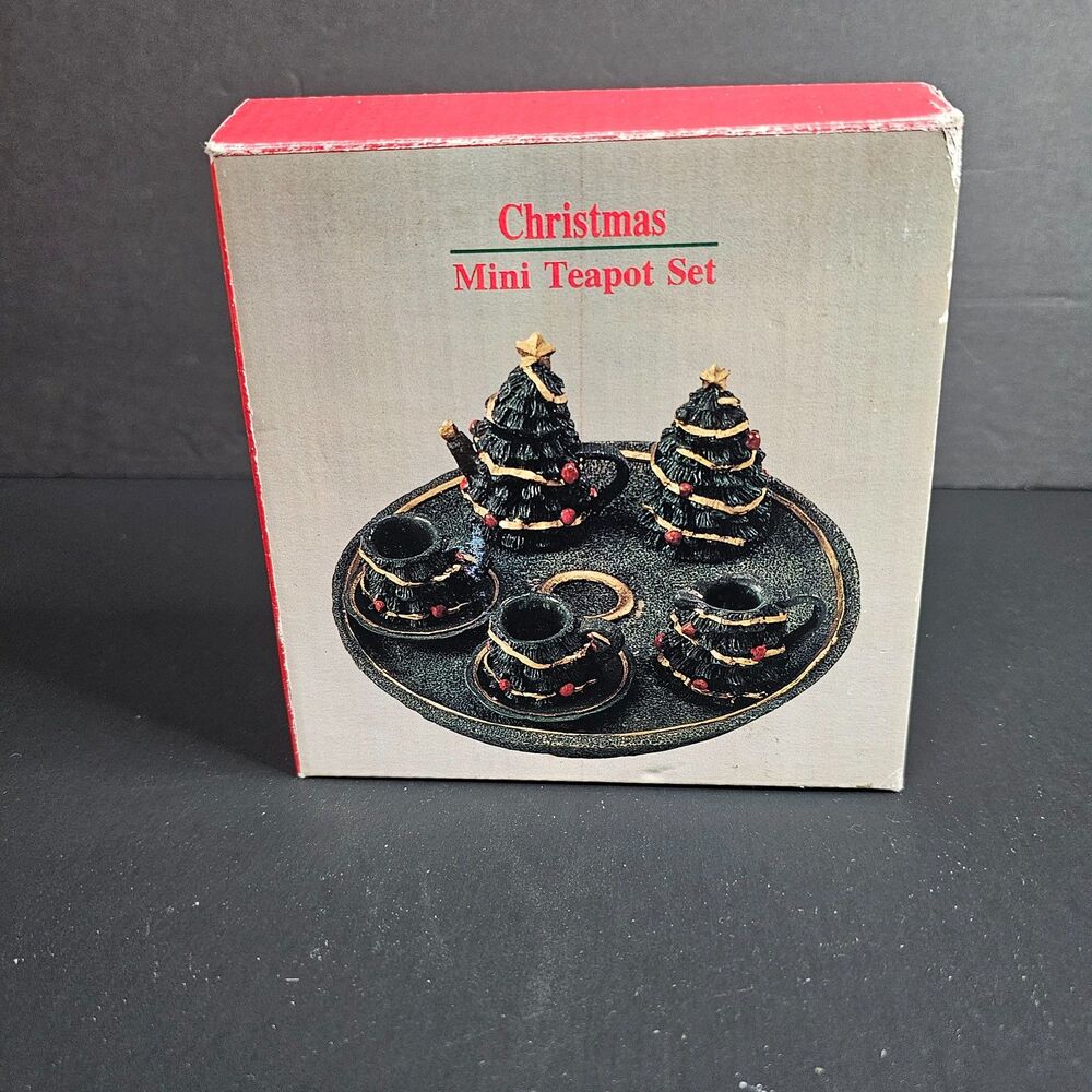 Vtg 1997 Christmas Miniature Tea Set Christmas Tree Teapot Cups Saucers